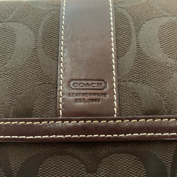 Coach Signature C Wallet - Picture 2 of 7